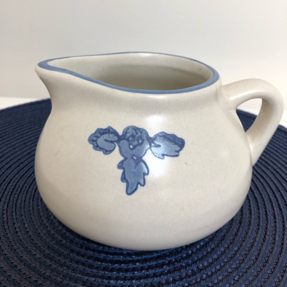 Vintage 1960’s Pfaltzgraff Yorktowne Stoneware Pitcher - Picture 1 of 7